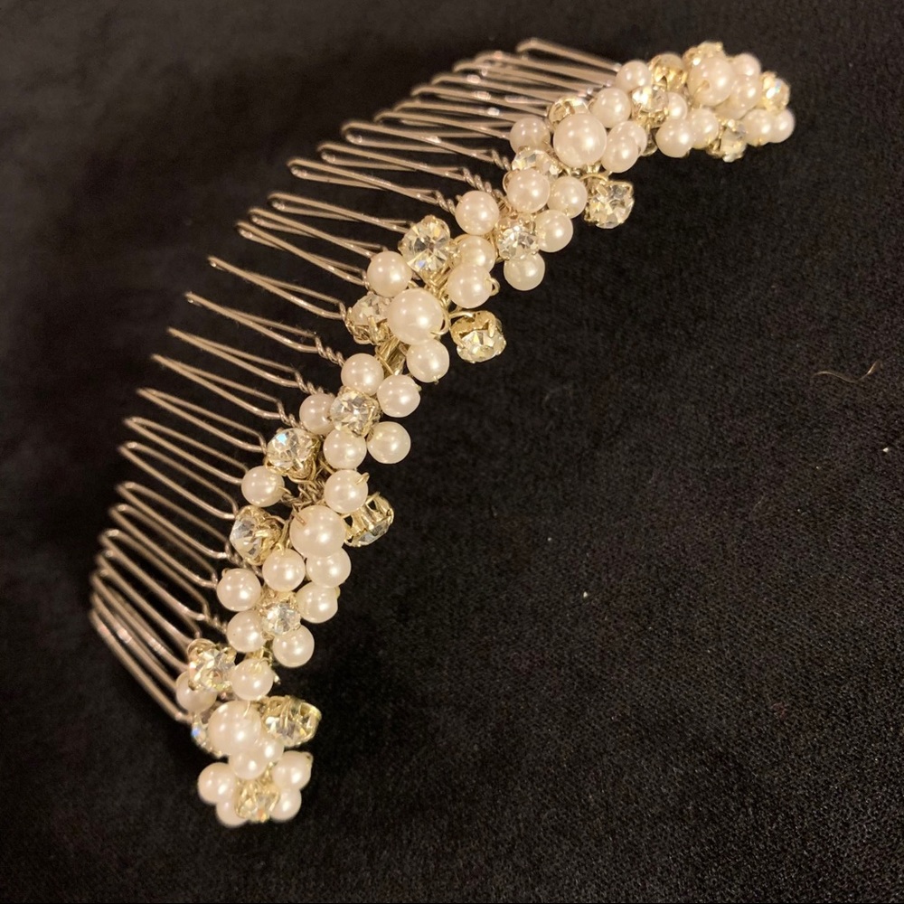 Elegant Jeweled Hair Comb